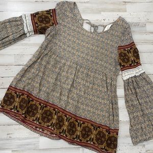 Entro Anthropologie bell sleeve boho peasant top Medium runs small